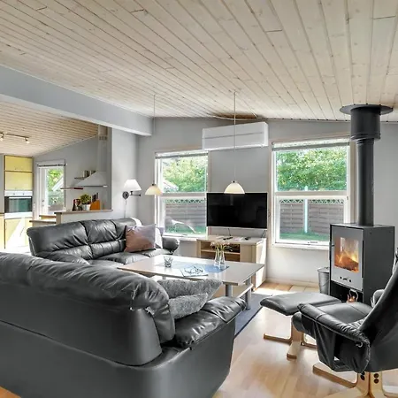Pet Friendly In Vaeggerlose Bøtø By
