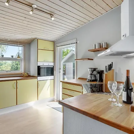 Pet Friendly In Vaeggerlose * Bøtø By