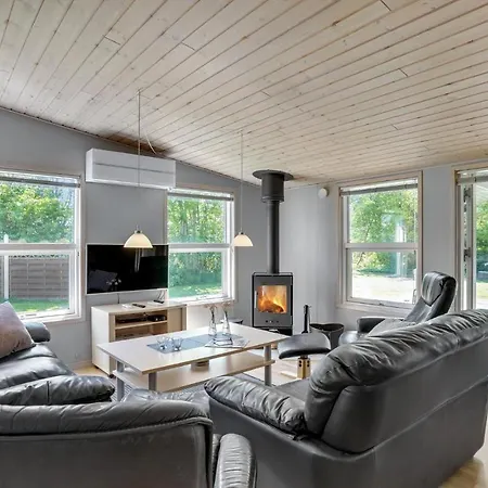 Pet Friendly In Vaeggerlose Bøtø By