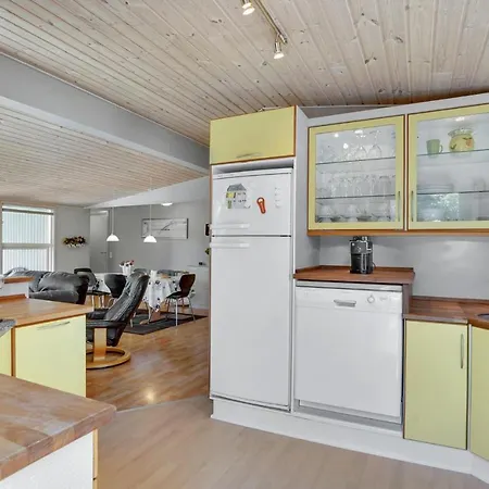 Pet Friendly In Vaeggerlose Bøtø By