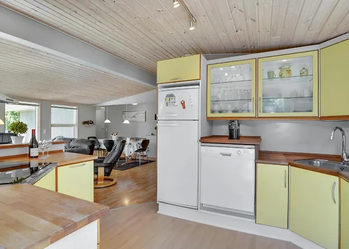 Pet Friendly In Vaeggerlose Bøtø By